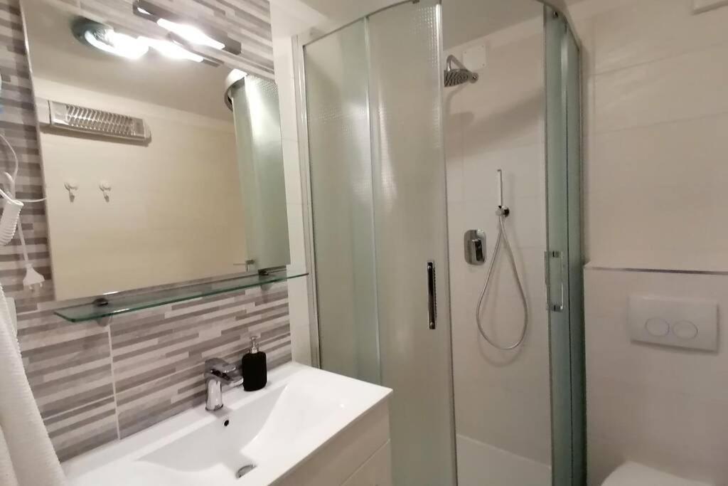 Apartment Veli Dvor 茨雷斯 外观 照片