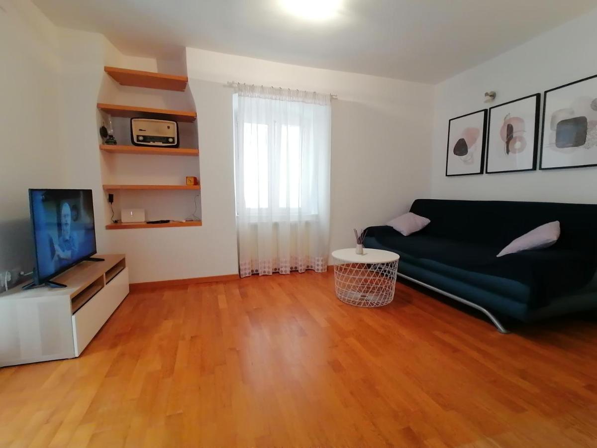 Apartment Veli Dvor 茨雷斯 外观 照片